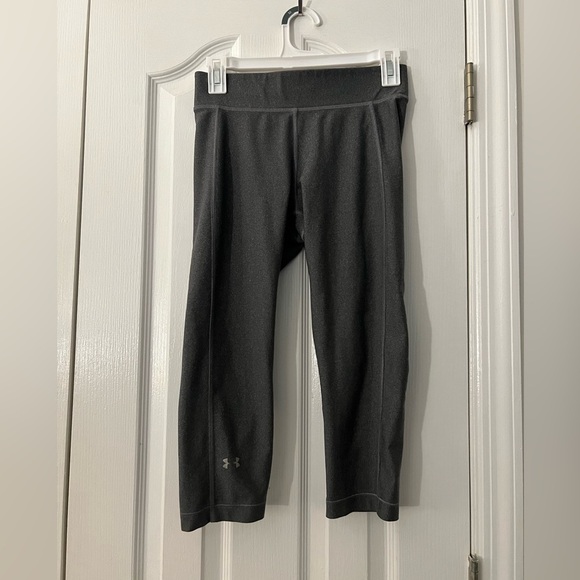 Under ARMOUR Womens Gray Capris Leggings Size Medium - Picture 1 of 3